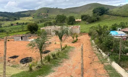 Casa em construção, excelente oportunidade para investir,  ou construir para morar
