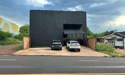 Galpão com 630 m2 com excelente localização rua Spipe Carlarge