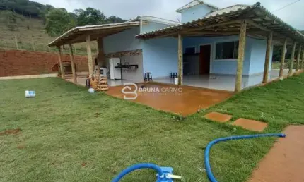 Chácara de 1400m² com piscina e área de lazer em Itatiaiuçu