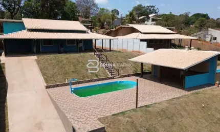 Chácara de 1000m² com piscina e churrasqueira na área de lazer no Parque do Lago