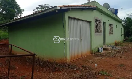 Chácara 3000m² sendo 03 quartos e fogão a lenha e com poço artesiano no Medeiros