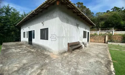 Belíssima chácara em condomínio fechado em Itatiaiuçu.