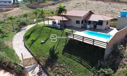 Chácara em Itatiaiuçu de 900m² com 02 quartos, piscina em excelente localização!