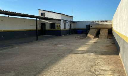 Lava Jato para venda possui 330 metros quadrados no Maracanaú