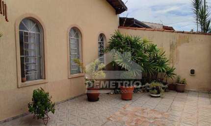 Casa com 3 dormitórios à venda, 150 m² por R$ 450.000 - Vila São José - Taubaté/SP
