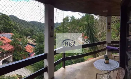 Oportunidade de Casa em Amplo Terreno em Condomínio na Região Oceânica