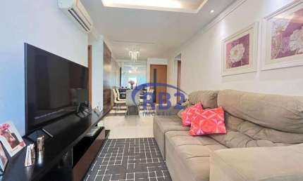Apartamento com fina decoração de 2 quartos com suíte e vaga em prédio com lazer completo