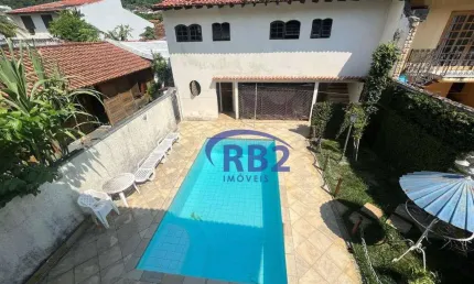 Casa duplex com 410 m2 em São Francisco, próximo ao Gay Lussac com 5 quartos sendo 3 suítes