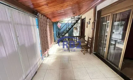 Casa triplex com potencial para fins residenciais e comerciais