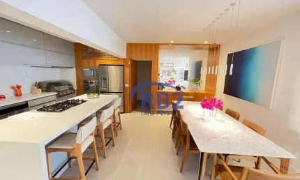 Apartamento 1 por andar com 3 suítes e 2 vagas de garagem com fino acabamento em Icaraí