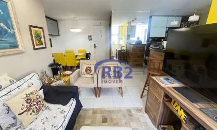 Apartamento reformado, arejado e com bastante iluminalção natural