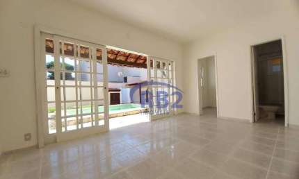 Casa de 3 quartos sendo 1 suíte e closet a 1,5 quadra da praia de Piratininga