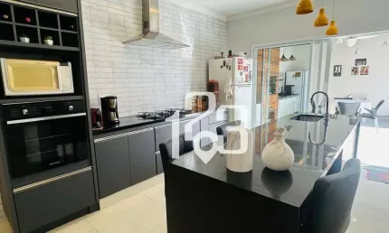 Casa com 3 dormitórios à venda, 170 m² por R$ 915.000,00 - Condomínio Portal da Serra - Bragança Paulista/SP