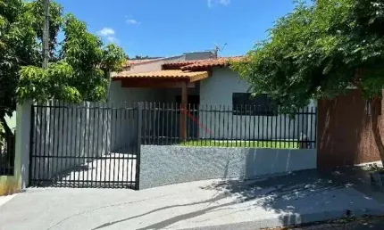 Casa com 3 quartos à venda no Jardim Palmas, Londrina  por R$ 235.000