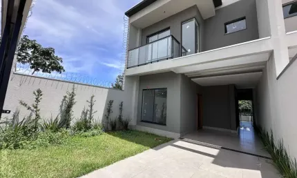 Casa com 3 quartos à venda no Jardim Guararapes, Londrina  por R$ 698.000