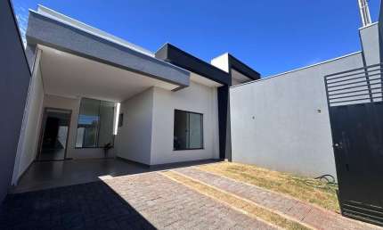 Casa com 3 quartos à venda na Gleba Esperança, Londrina  por R$ 370.000