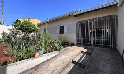 Casa com 2 quartos à venda no Conjunto Café, Londrina  por R$ 450.000