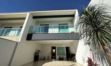 Casa com 3 quartos à venda no Colúmbia, Londrina  por R$ 890.000