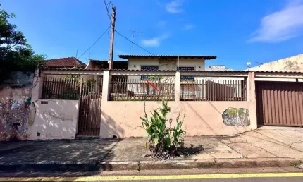 Casa com 2 quartos à venda na Vila Matarazzo, Londrina  por R$ 380.000