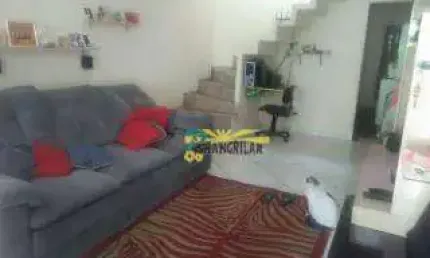 Sobrado 2 Dormitórios, 2 Vagas de Garagem, Sala,Cozinha, 2 Banheiros, Quintal e Área de Serviço.