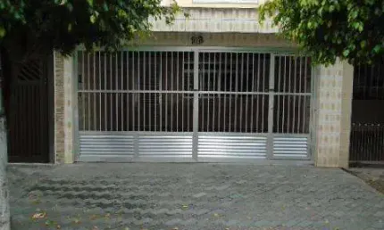 Sobrado com 3 dormitórios para alugar, 85 m² por R$ 3.128,51/mês - Jardim Takebe - Diadema/SP