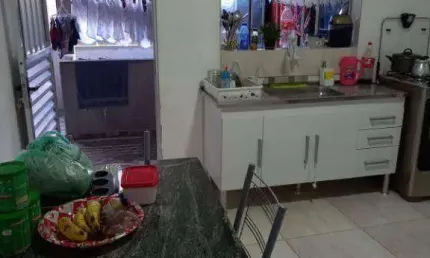 4 casas conm quarto cozinha e banheiro para renda em Americanópolis por 332.000,00