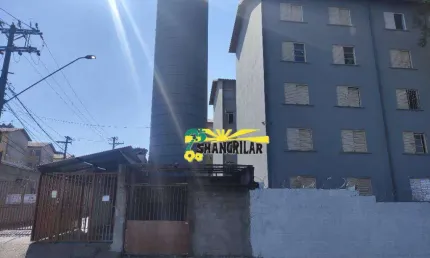 Apto. 2 dorm., sala, cozinha, banheiro, lavanderia e 1 vaga na garagem . Ótima localização, travessa da Av. Casa Grande.