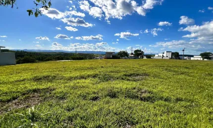Terreno à venda na Lagoa Silvana, Caratinga 