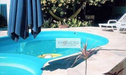Casa com piscina 3 Q e 1 suite - amplo quintal - paisagismo