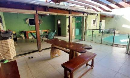Casa 3 dormitórios,  piscina  e área gourmet  próximo a praça do quartel!