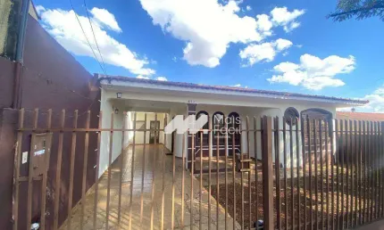 Casa com 3 quartos para alugar na Rua Doutor Antonio de Azevedo, 671, Jardim Monte Carlo, Maringá