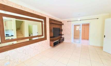Casa com 3 quartos à venda na Rua Júlia Huga Maria Negrello, 144, Umbará, Curitiba por R$ 420.000
