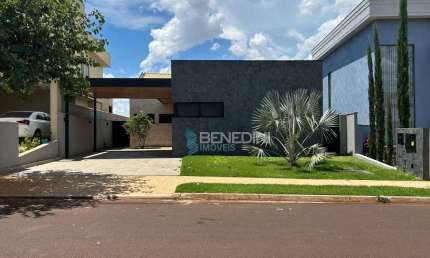 Casa de 211m² com 03 quartos à venda em condomínio - Vila do Golfe