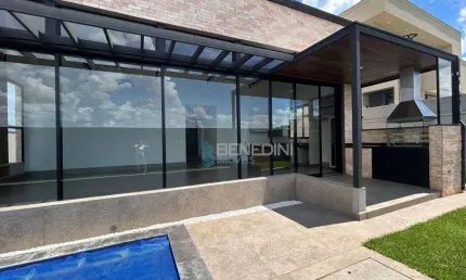 Casa de 211m² com 03 quartos à venda em condomínio - Vila do Golfe