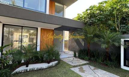 Rio Mar Casa Triplex com 4 suítes na Barra da Tijuca