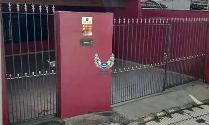 CASA TÉRREA COM 03 DORMITÓRIOS SENDO 01 SUÍTE E 03 VAGAS DE GARAGEM