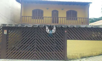 SOBRADO COM PISCINA NO IMIRIM POSSUI 04 DORMITÓRIOS SENDO 01 SUÍTE E 02 VAGAS DE