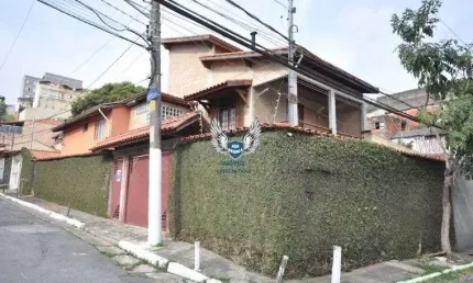 Casa assobradada no tremembé recem reformada possui 05 dormitórios sendo 03 suít