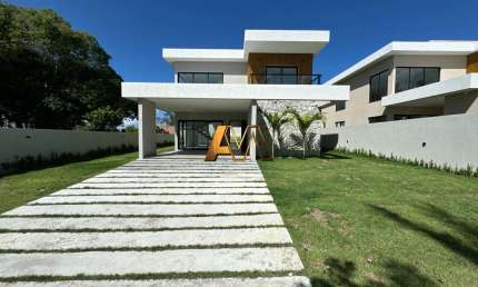 Casa em condomínio fechado com 4 quartos à venda na Acesso 01-65, 230, Guarajuba, Camaçari