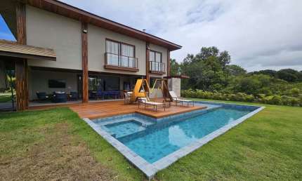 Casa à venda no bairro Praia do Forte - Mata de São João/BA