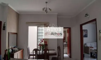 Casa à venda, Jardim Regina, 3 dorm. sendo 1 suíte com  hidro, garagem para 4 carros, amplo quintal, edícula, churrasqueira