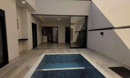 Casa a venda, Jd. Residencial Viena, 3 suítes sendo um com closet, sala ampla com cozinha integrada, área gourmet, piscina, portaria 24h