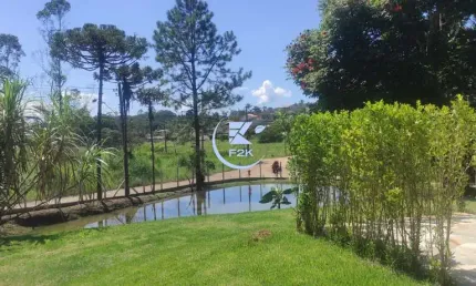Excelente chácara a venda com salão de festas, área gourmet, piscina e lago