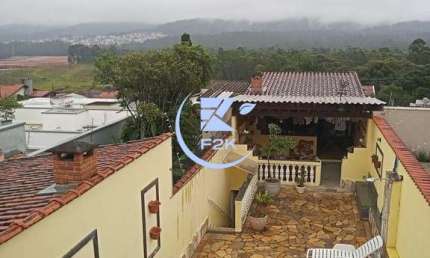 Casa com 4 quartos, 5 banheiros e área de lazer completa
