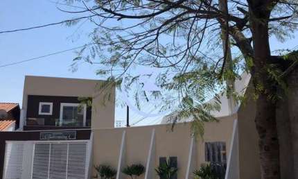 Excelente casa em condomínio à venda com 2 dorms sendo 1 suíte
