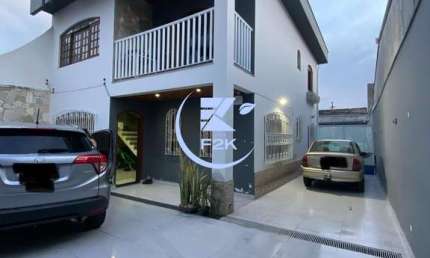 Belíssimo sobrado a venda com 4 dorms e área gourmet