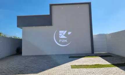 Casa recém construída em vilagio a venda com 2 dorms sendo 1 suíte e quintal, 1