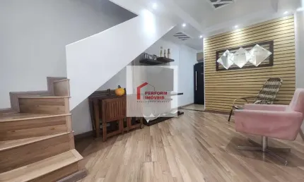 Sobrado em condomínio fechado á venda em Itaquera / SP.