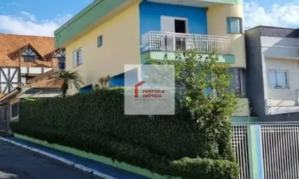Sobrado frontal mobiliado com 3 dormitórios no bairro Vila Talarico / SP.