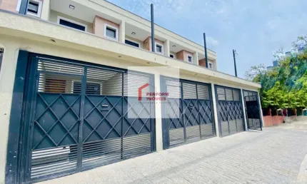Sobrado frontal com  3 dormitórios no bairro da Penha/SP.